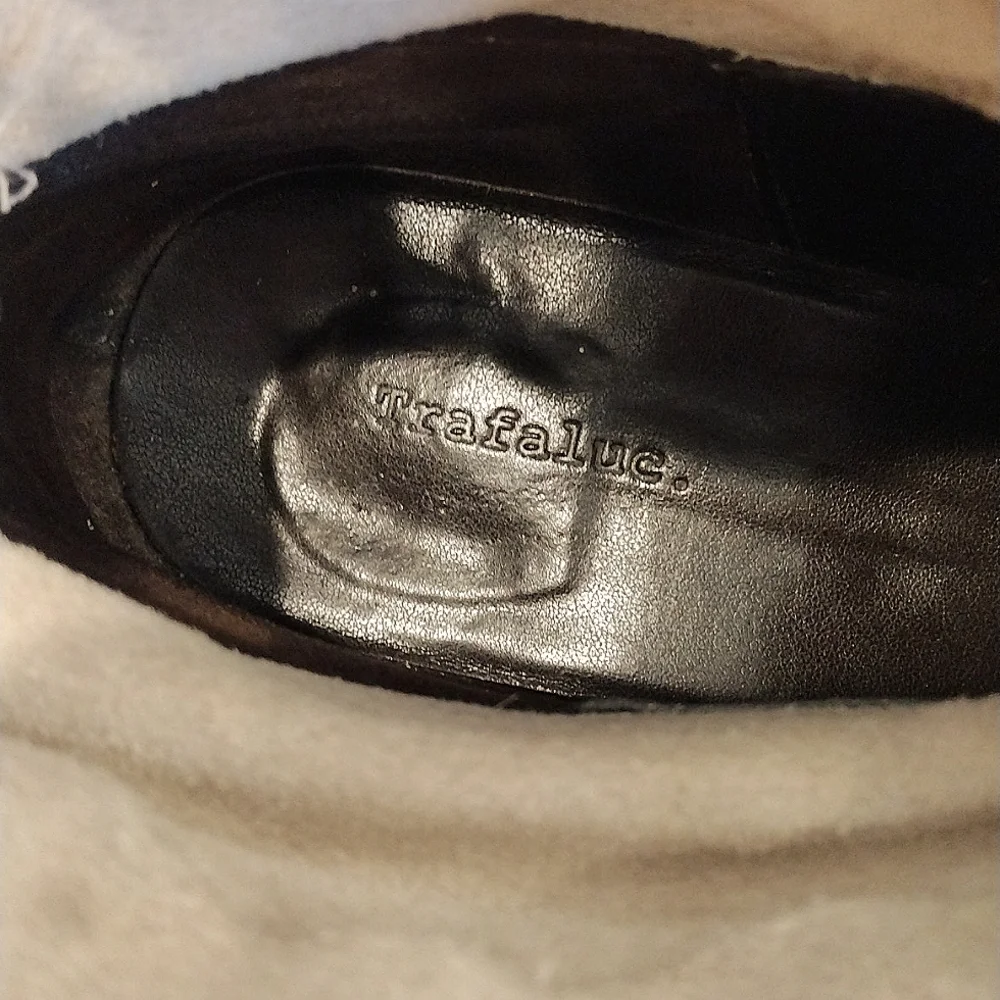 Trafaluc Suede and Snake skin embossed booties in size 7M. Cream colored - Picture 4 of 8